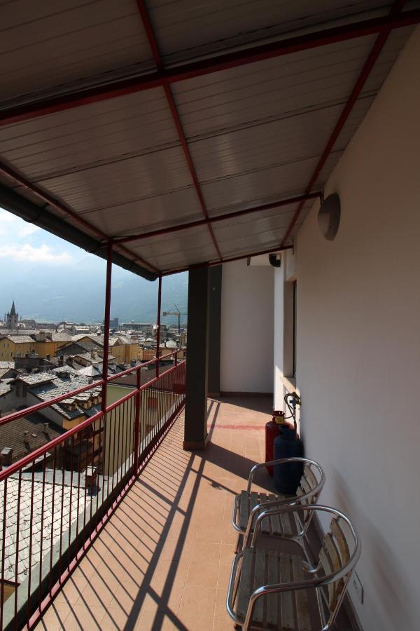 Lovely Panoramic View Apartment - Affitti Brevi Italia アオスタ エクステリア 写真