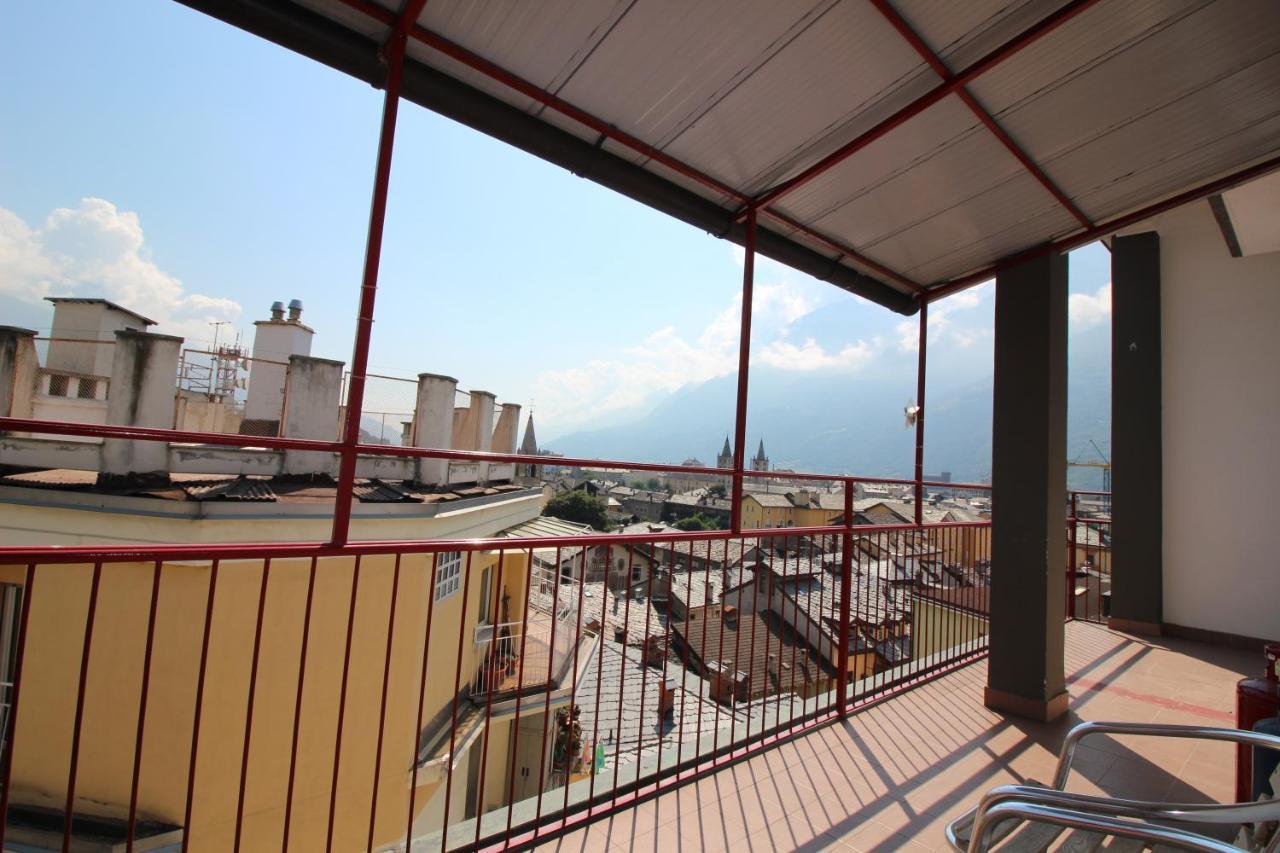 Lovely Panoramic View Apartment - Affitti Brevi Italia アオスタ エクステリア 写真
